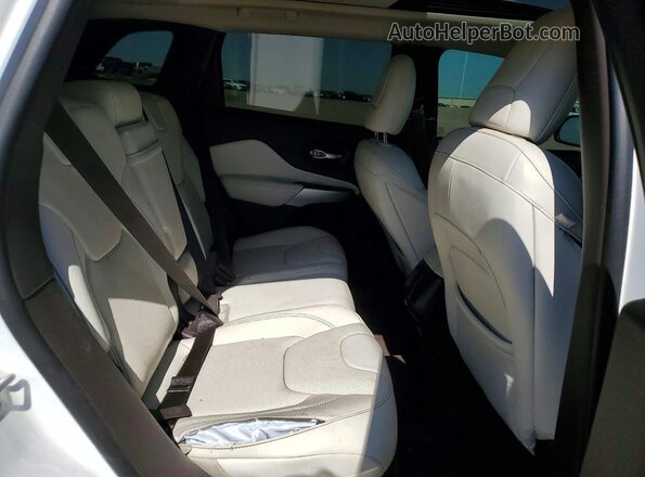 1C4PJMJS7GW372414 2016 JEEP CHEROKEE White Rear interior view