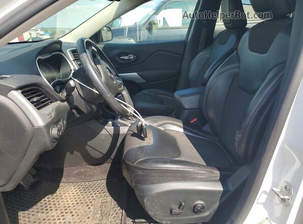1C4PJMLB0JD555346 2018 JEEP CHEROKEE White Front interior view