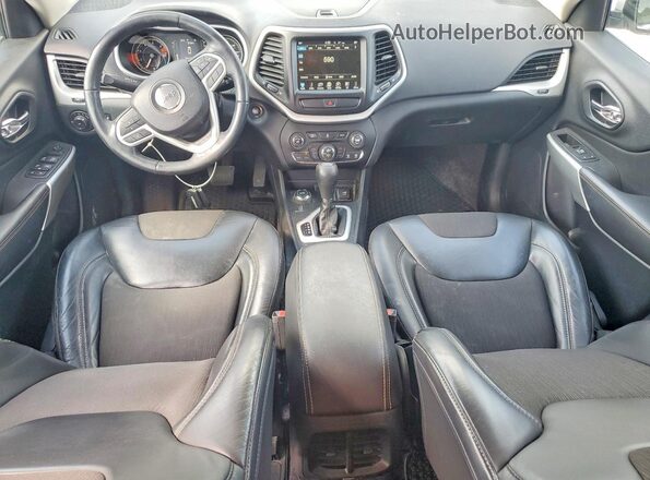 1C4PJMLB0JD555346 2018 JEEP CHEROKEE White Dashboard view
