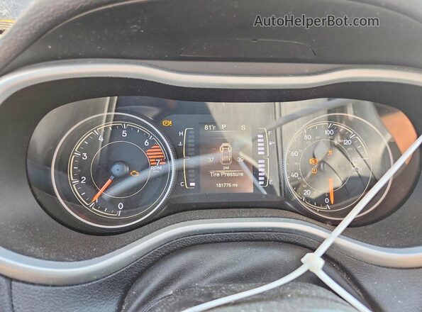 1C4PJMLB1JD520895 2018 JEEP CHEROKEE Gray Vista del cuadro de instrumentos