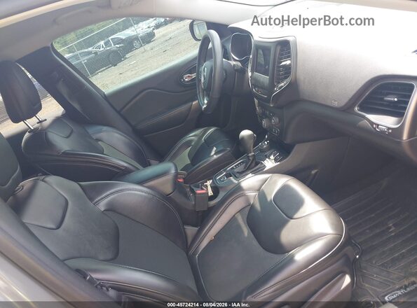 1C4PJMLB1KD424704 2019 JEEP CHEROKEE Серый Вид салона спереди