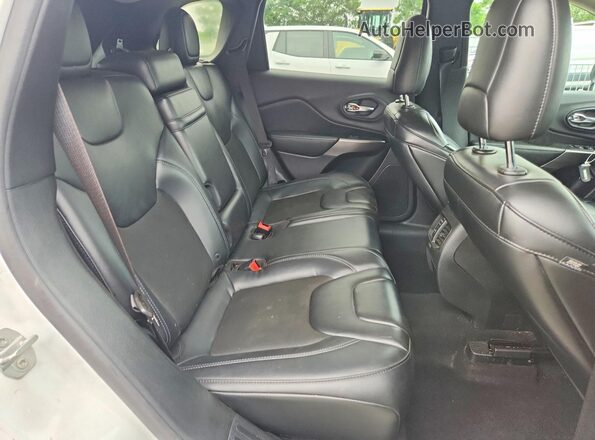 1C4PJMLB4KD398681 2019 JEEP CHEROKEE White Вид задньої частини салону