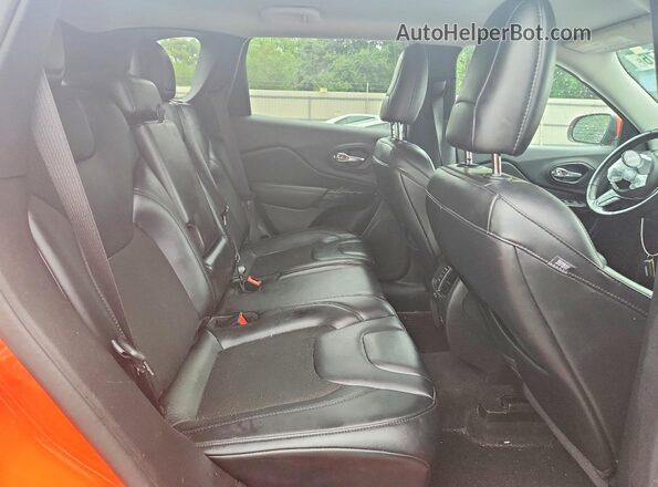1C4PJMLB4MD178590 2021 JEEP CHEROKEE Orange Widok wnętrza z tyłu