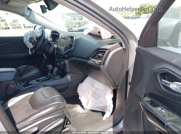 1C4PJMLB5KD362840 2019 JEEP CHEROKEE Серебряный Вид салона спереди