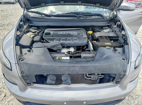 1C4PJMLB6JD546148 2018 JEEP CHEROKEE Silver Սալոնի հետևի տեսք