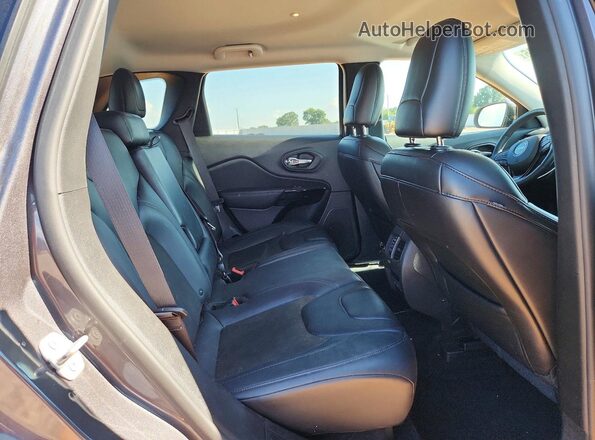1C4PJMLB6KD437819 2019 JEEP CHEROKEE Серый Вид задней части салона