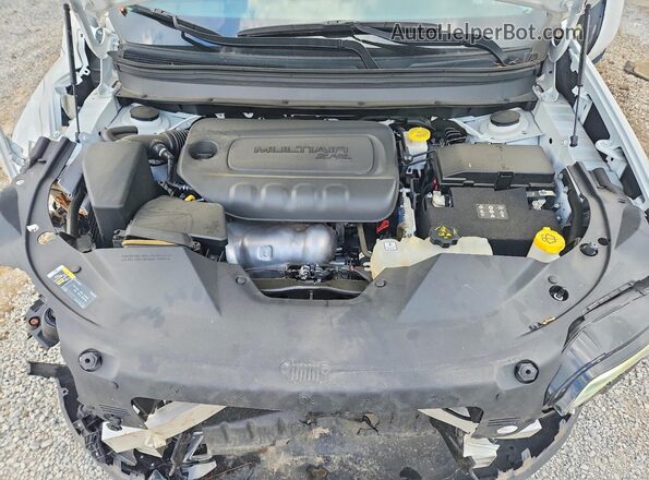 1C4PJMLB6LD590542 2020 JEEP CHEROKEE Белый Вид задней части салона