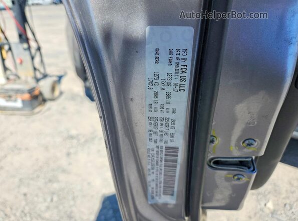 1C4PJMLB7JD567204 2018 JEEP CHEROKEE Silver Շարժիչի բաժամունքի տեսք