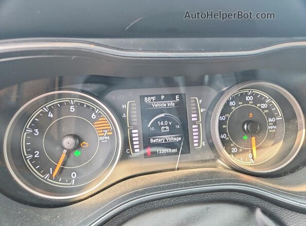 1C4PJMLB7KD252341 2019 JEEP CHEROKEE Silver ხელსაწყოთა პანელის ხედი
