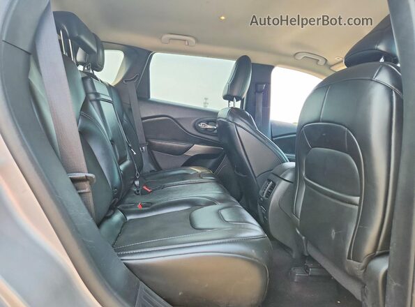 1C4PJMLB7KD252341 2019 JEEP CHEROKEE Silver უკანა სალონის ხედი