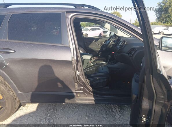 1C4PJMLB8KD390258 2019 JEEP CHEROKEE Gray Front interior view