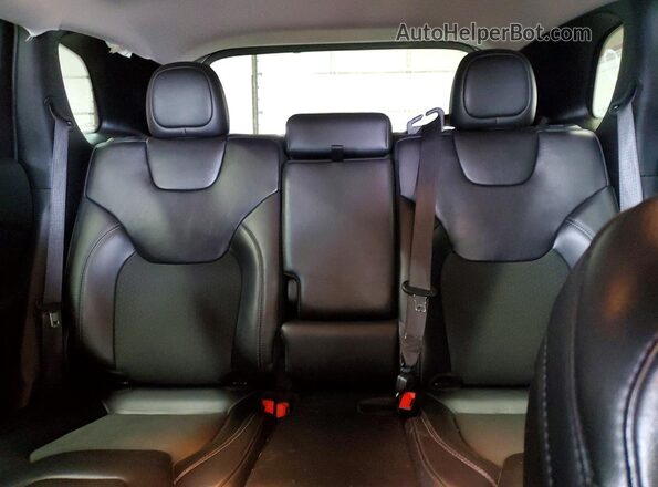 1C4PJMLB8KD478579 2019 JEEP CHEROKEE White Rear seats view