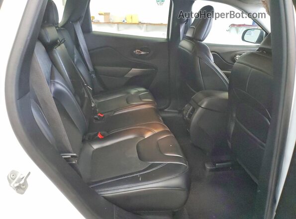 1C4PJMLB8KD478579 2019 JEEP CHEROKEE White Rear interior view