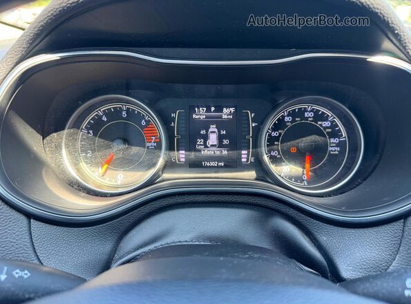 1C4PJMLB9KD182017 2019 JEEP CHEROKEE Gray Dashboard view