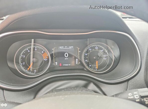 1C4PJMLB9KD199352 2019 JEEP CHEROKEE Черный Вид щитка приборов