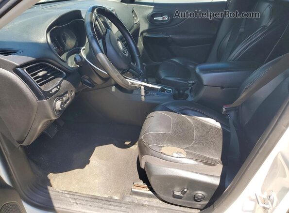 1C4PJMLB9KD365059 2019 JEEP CHEROKEE White წინა სალონის ხედი