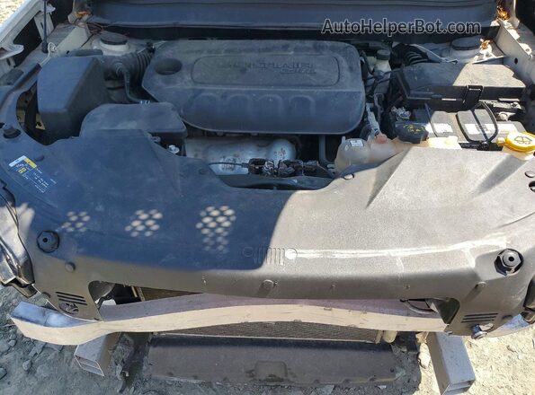 1C4PJMLB9KD365059 2019 JEEP CHEROKEE White ძრავის განყოფილების ხედი