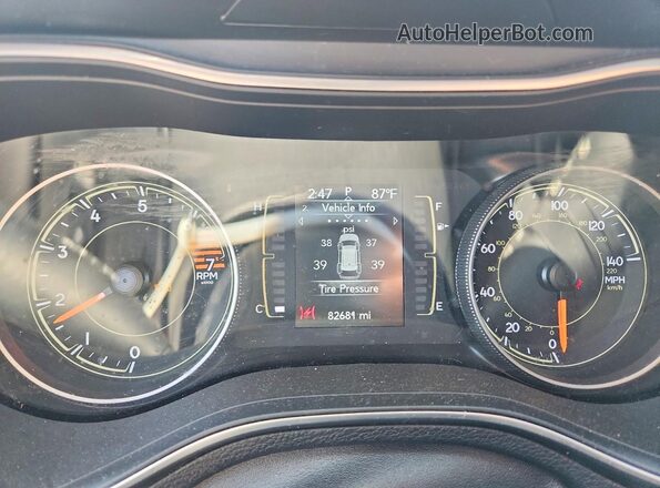 1C4PJMLBXLD584968 2020 JEEP CHEROKEE Maroon ხელსაწყოთა პანელის ხედი