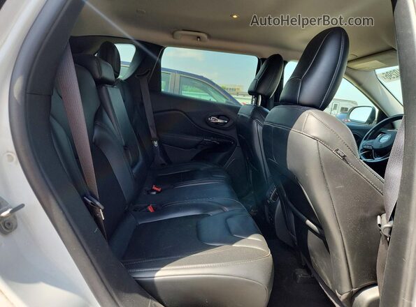1C4PJMLN0LD541492 2020 JEEP CHEROKEE White Вид задніх сидінь