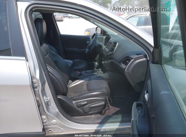 1C4PJMLN8KD150993 2019 JEEP CHEROKEE Silver წინა სალონის ხედი