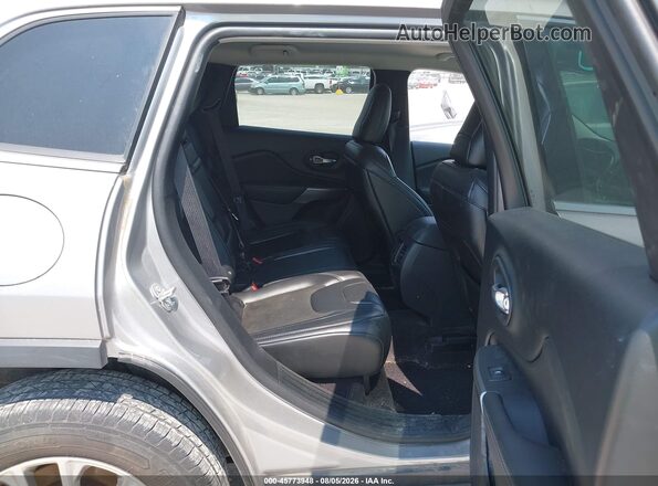 1C4PJMLN8KD150993 2019 JEEP CHEROKEE Silver VIN კოდის სტიკერის ხედი