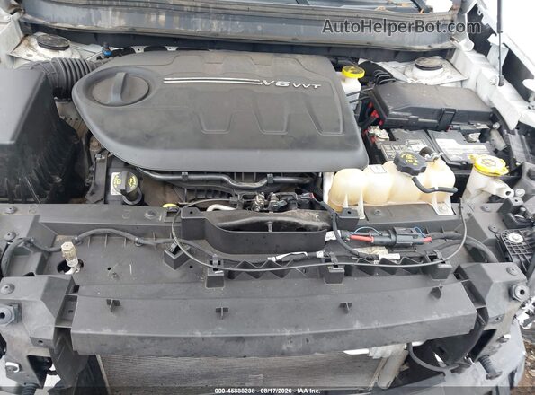 1C4PJMLX0KD375135 2019 JEEP CHEROKEE White Widok z tyłu