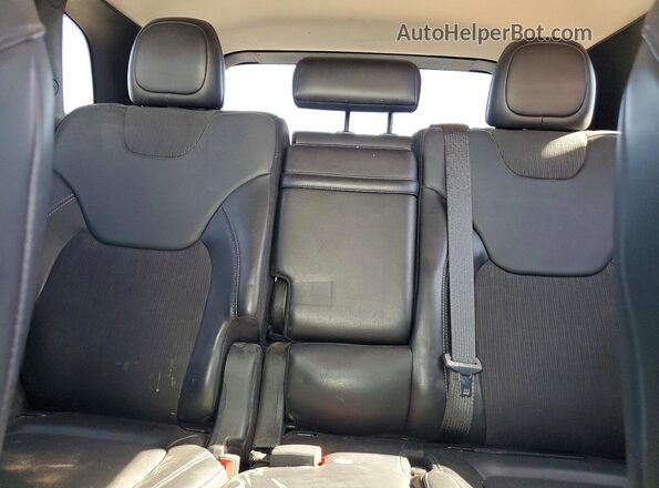 1C4PJMLX1JD526966 2018 JEEP CHEROKEE White Rear seats view