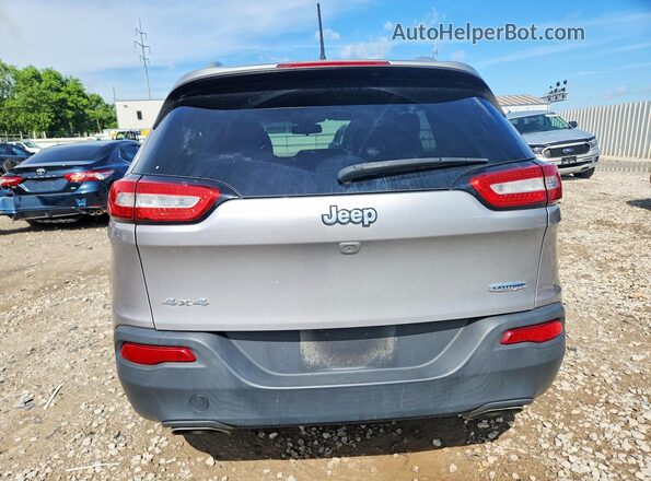 1C4PJMLX4JD539405 2018 JEEP CHEROKEE Silver Widok z tyłu