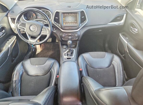 1C4PJMLX4JD539405 2018 JEEP CHEROKEE Silver Widok deski rozdzielczej