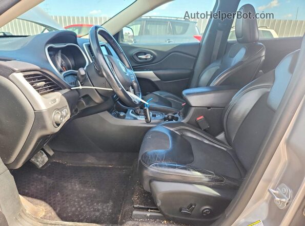 1C4PJMLX4JD539405 2018 JEEP CHEROKEE Silver Widok wnętrza z przodu