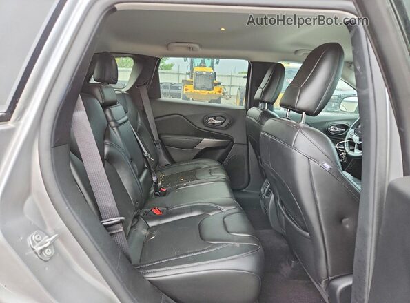 1C4PJMLX5KD217356 2019 JEEP CHEROKEE Silver უკანა სავარძლების ხედი