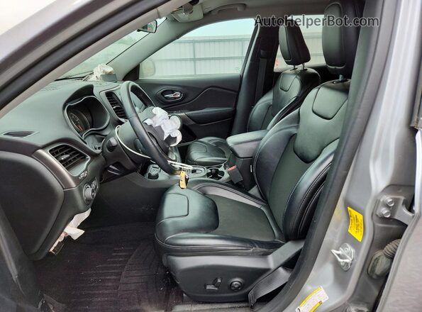 1C4PJMLX5KD217356 2019 JEEP CHEROKEE Silver წინა სალონის ხედი
