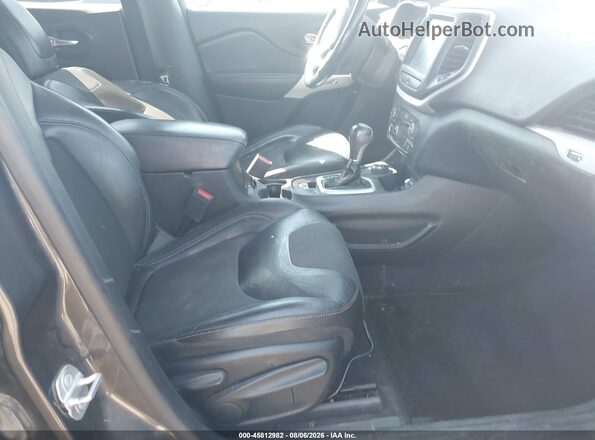 1C4PJMLX7JD569899 2018 JEEP CHEROKEE Черный Вид салона спереди