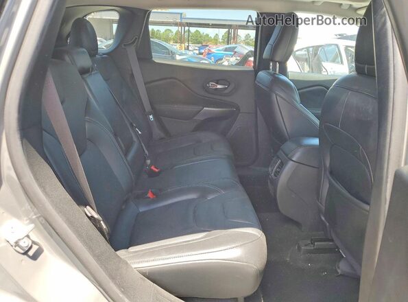 1C4PJMLX7LD642515 2020 JEEP CHEROKEE Gray Rear interior view