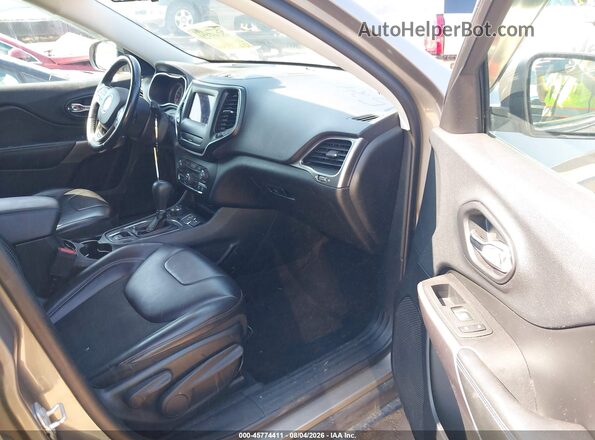 1C4PJMLX9KD122072 2019 JEEP CHEROKEE Gray Vista interior delantera