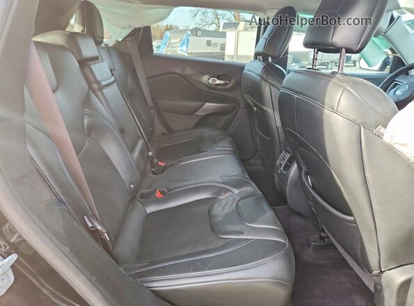 1C4PJMLXXKD101540 2019 JEEP CHEROKEE Black Вид задньої частини салону