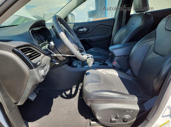 1C4PJMMB1PD112260 2023 JEEP CHEROKEE Белый Вид салона спереди