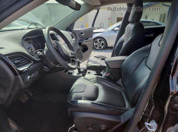 1C4PJMMB4PD106520 2023 JEEP CHEROKEE Black Вид салону спереду