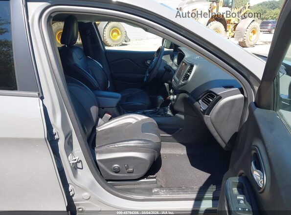 1C4PJMMB6PD101769 2023 JEEP CHEROKEE Gray წინა სალონის ხედი