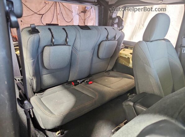 1C4PJXAN1SW520268 2025 JEEP WRANGLER Green Հետևի նստատեղերի տեսք