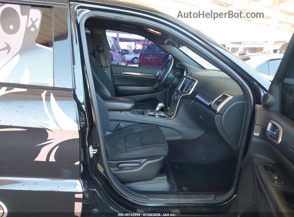 1C4RJEAG8HC685677 2017 JEEP GRAND CHEROKEE Черный Вид салона спереди