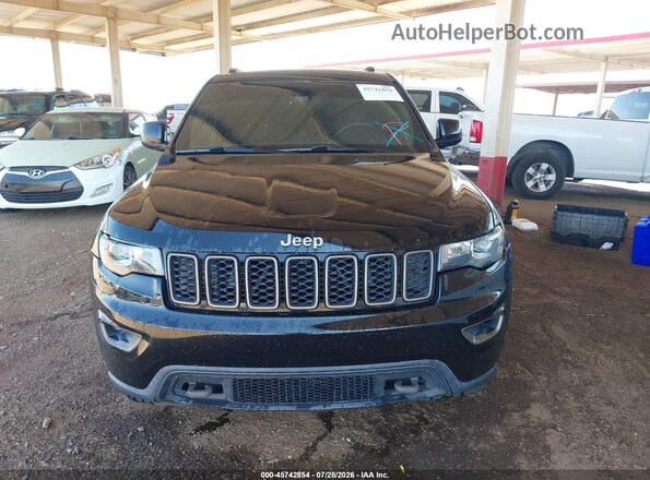 1C4RJEAG8HC685677 2017 JEEP GRAND CHEROKEE Черный Вид панели приборов