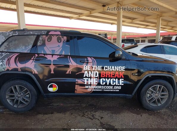 1C4RJEAG8HC685677 2017 JEEP GRAND CHEROKEE Черный Вид щитка приборов