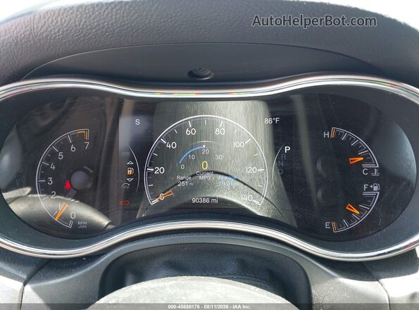 1C4RJEBG7HC636243 2017 JEEP GRAND CHEROKEE Silver Widok tylnych siedzeń