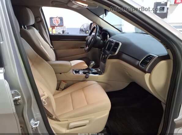 1C4RJFAG2JC456956 2018 JEEP GRAND CHEROKEE Silver Front interior view