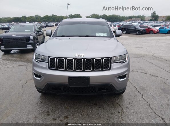 1C4RJFAG2JC456956 2018 JEEP GRAND CHEROKEE Silver Rear interior view