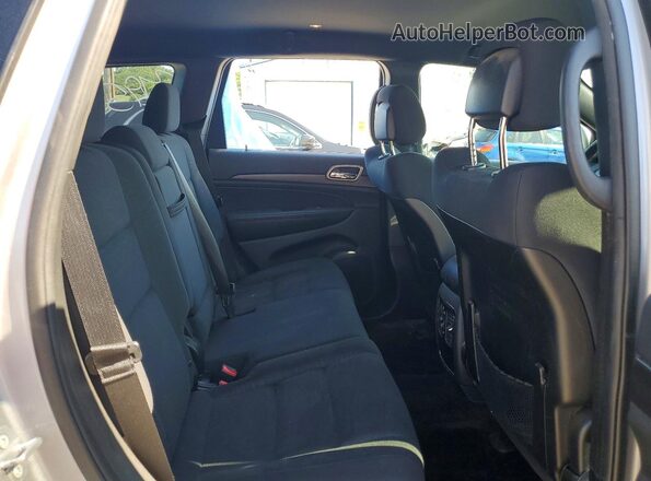 1C4RJFAG4HC773048 2017 JEEP GRAND Silver Widok wnętrza z tyłu