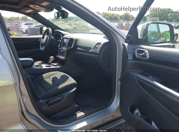 1C4RJFAG5GC471119 2016 JEEP GRAND CHEROKEE Серебряный Вид салона спереди