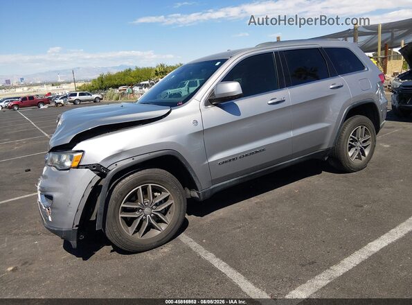 1C4RJFAG6JC401698 2018 JEEP GRAND CHEROKEE Серебряный Передняя левая четверть