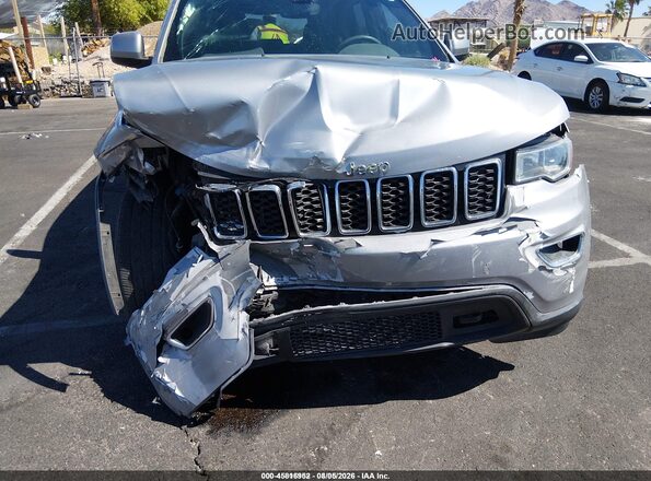 1C4RJFAG6JC401698 2018 JEEP GRAND CHEROKEE Серебряный Вид спереди